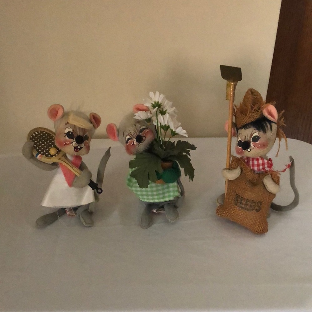 Set of three vintage Spring Annalee dolls 7 inches tall